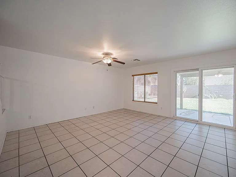 11595 W Holly St — Photo 4