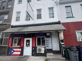 225-227 N 8th St, Lebanon, PA 17046