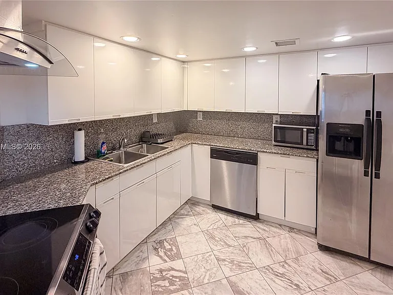 825 Brickell Bay Dr #2050 — Photo 7