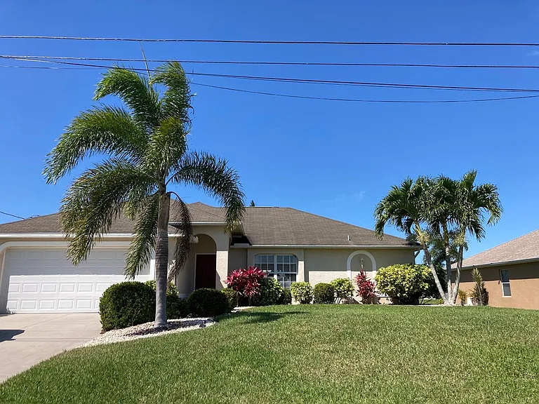 818 SW 8th Pl — Photo 1