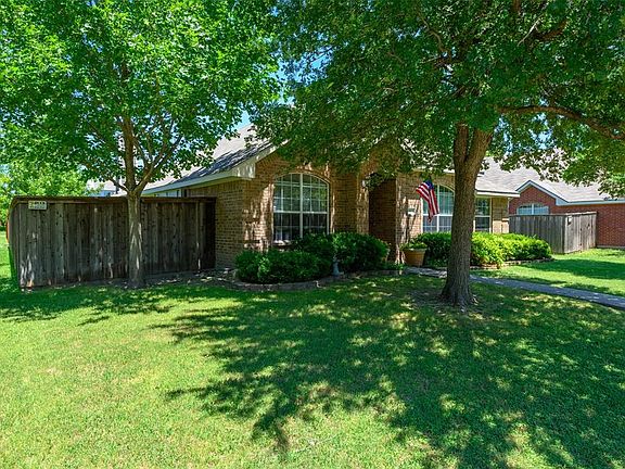 2nd image of 1823 Lake Falcon Dr
