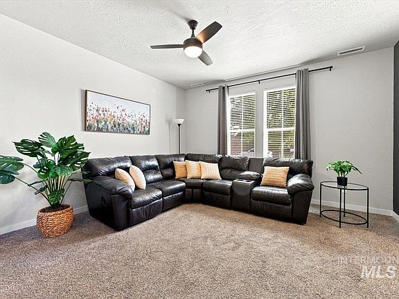 4th image of 696 E Springloyd St