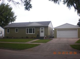 2102 12th Ave N, Grand Forks, ND 58203