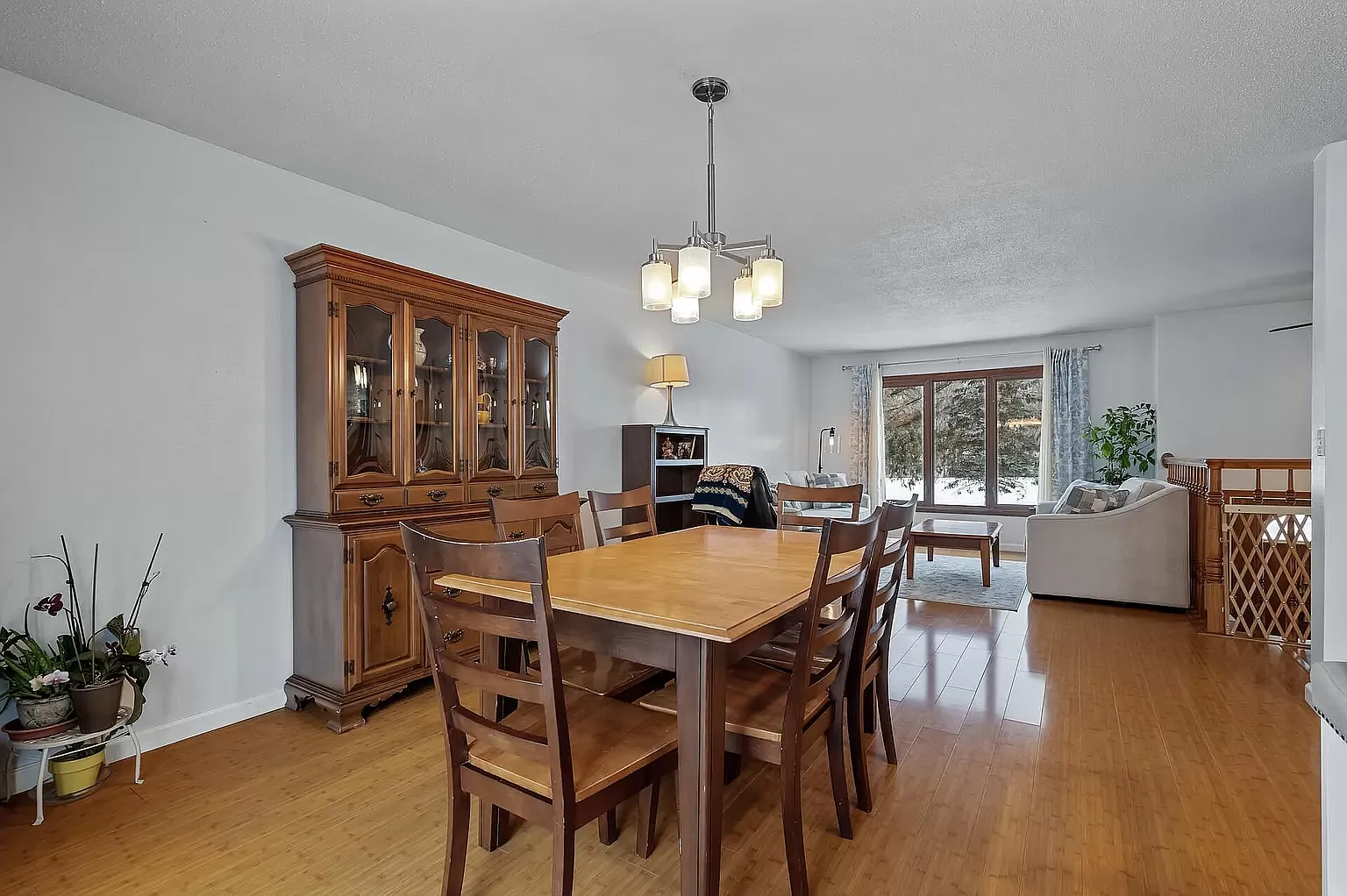 4 bed, 2038 sqft, $2,225 — Photo 4