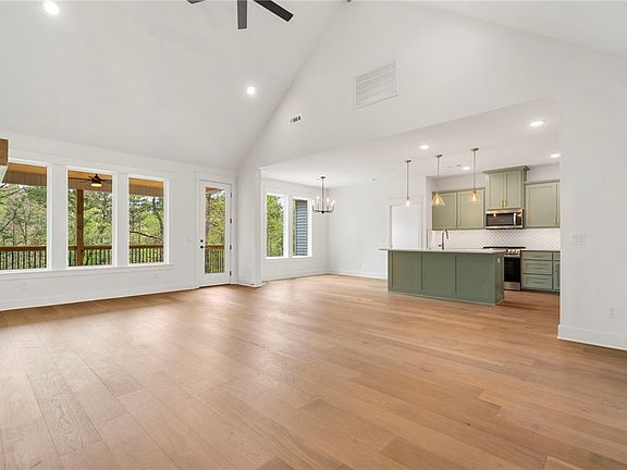 3rd image of 11 Fleetwood Dr