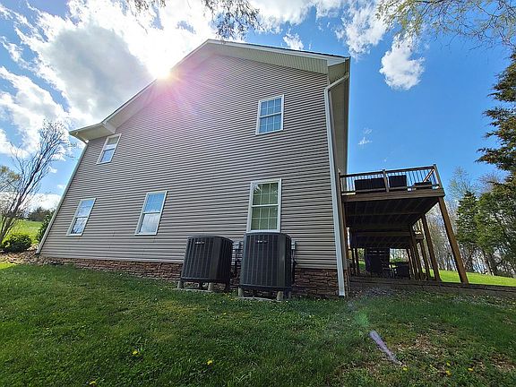 4th image of 380 Kennedy Dr
