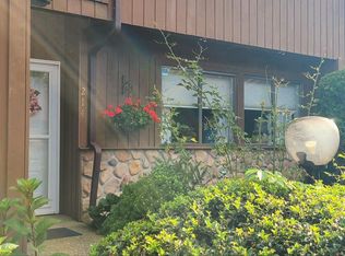 214 Falcon Ct, Poughkeepsie, NY 12603