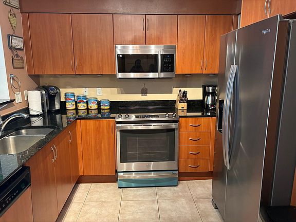 3rd image of 806 Windward Way #320