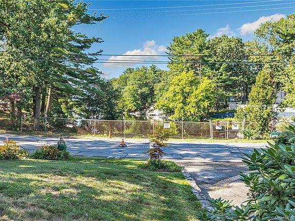 3rd image of 270 Lakeside Dr