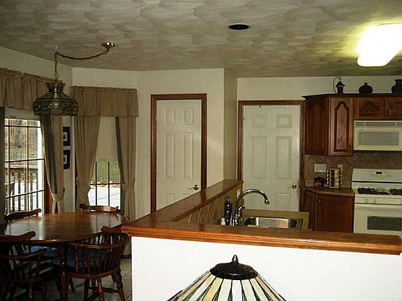 4th image of 1115 Nicole Renee Dr