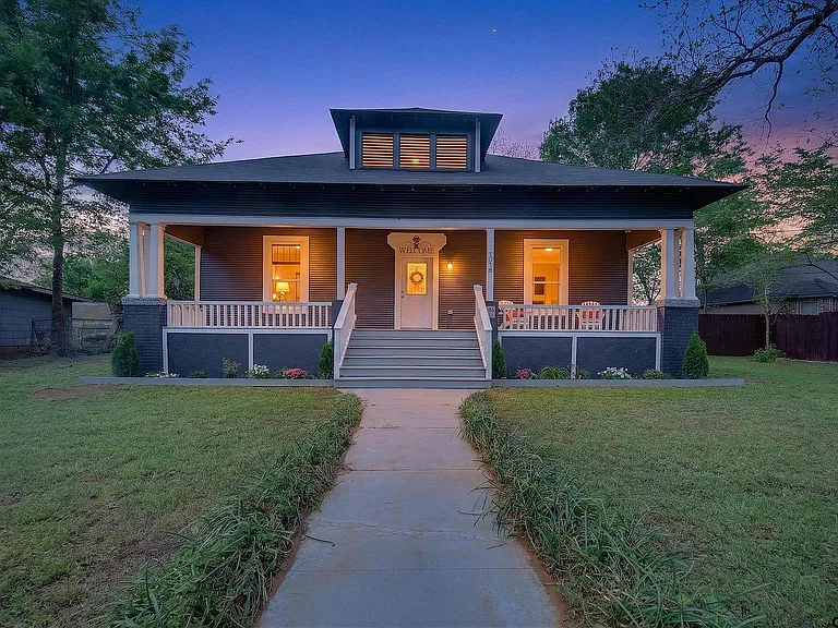 909 N Howard St — Photo 1