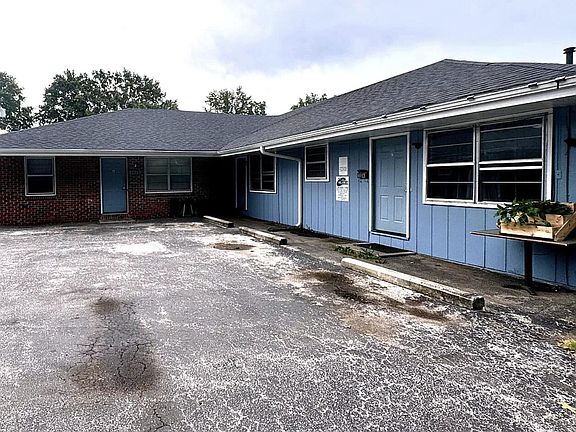 2nd image of 2052 S Barcliff Avenue