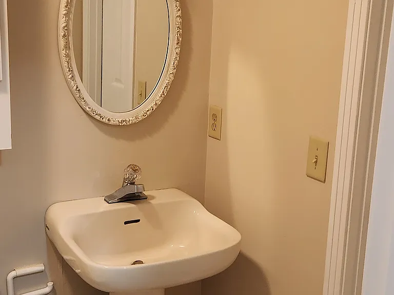 Hilltop Cir — Photo 10