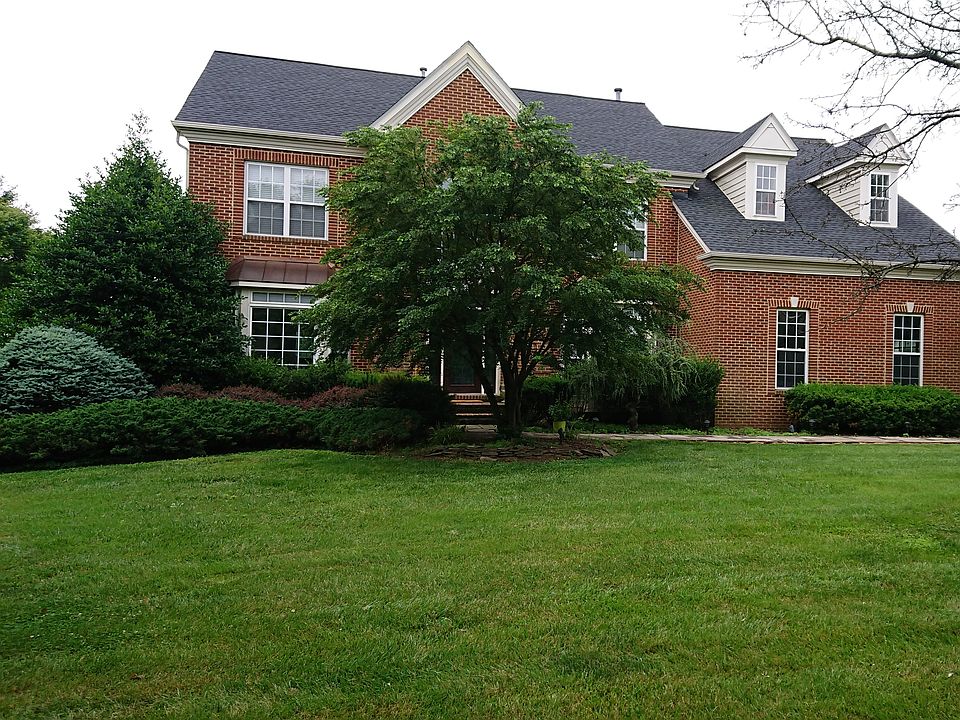 2nd image of 7900 Windsor Knoll Ln