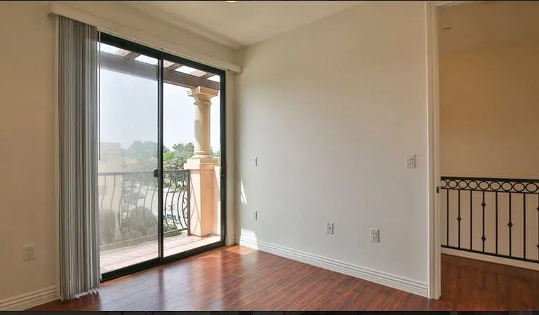 14248 Riverside Dr — Photo 12