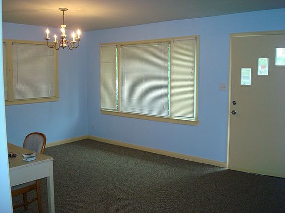 3rd image of 211 S Youree St