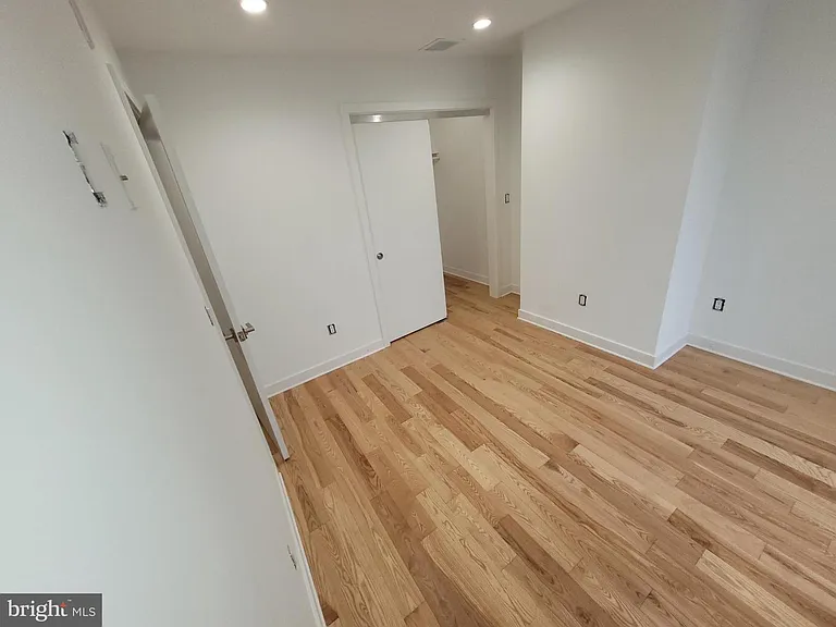 223 E Girard Ave #1R — Photo 21