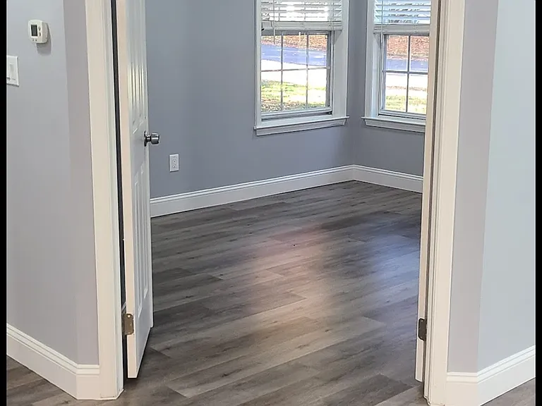 401 Hampton Ct — Photo 13