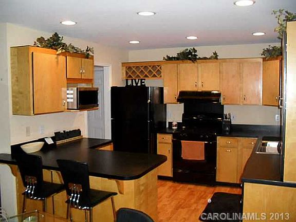 5th image of 136 Harborcrest Ln