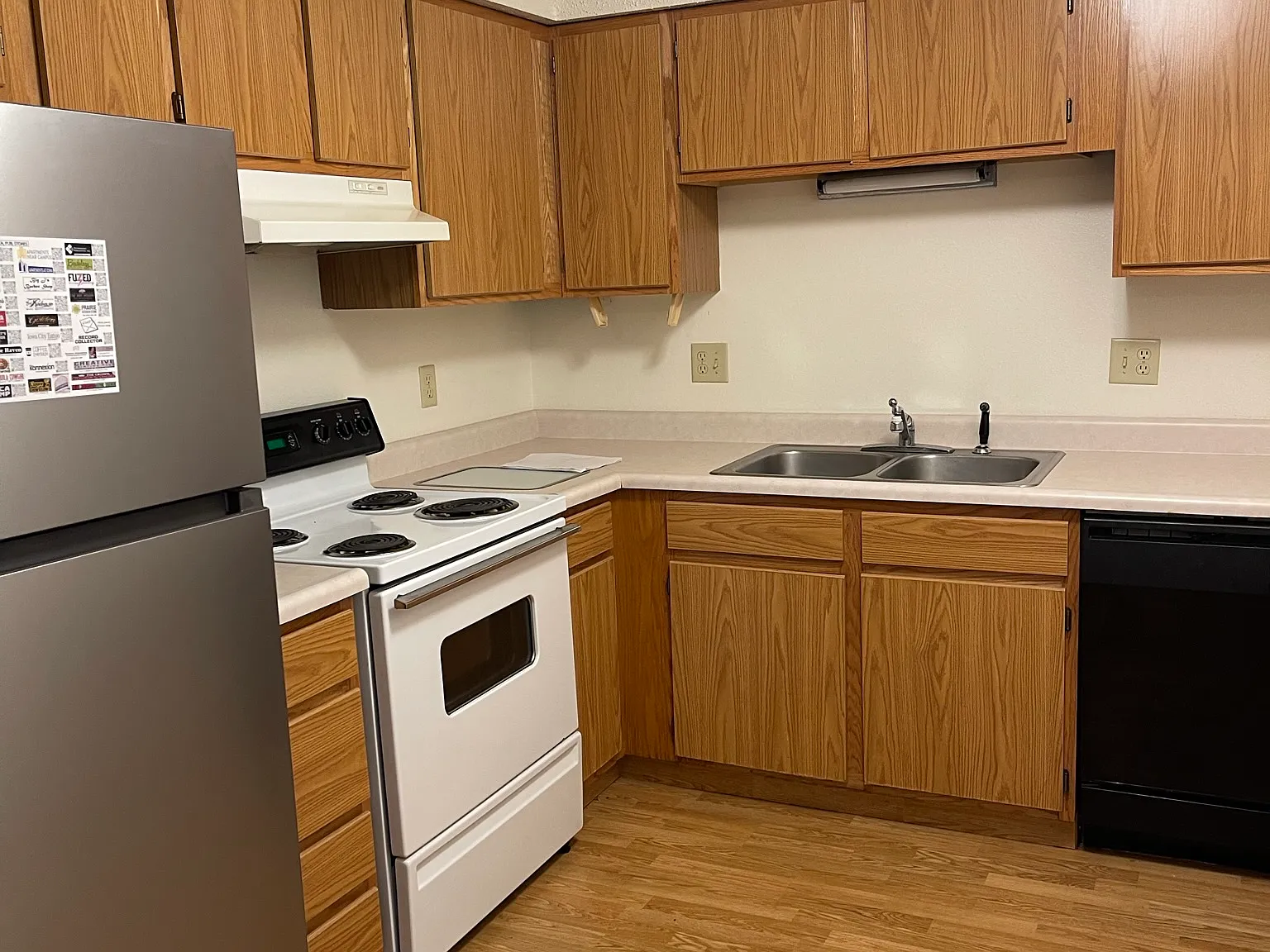4 bed, $2,470 — Photo 2