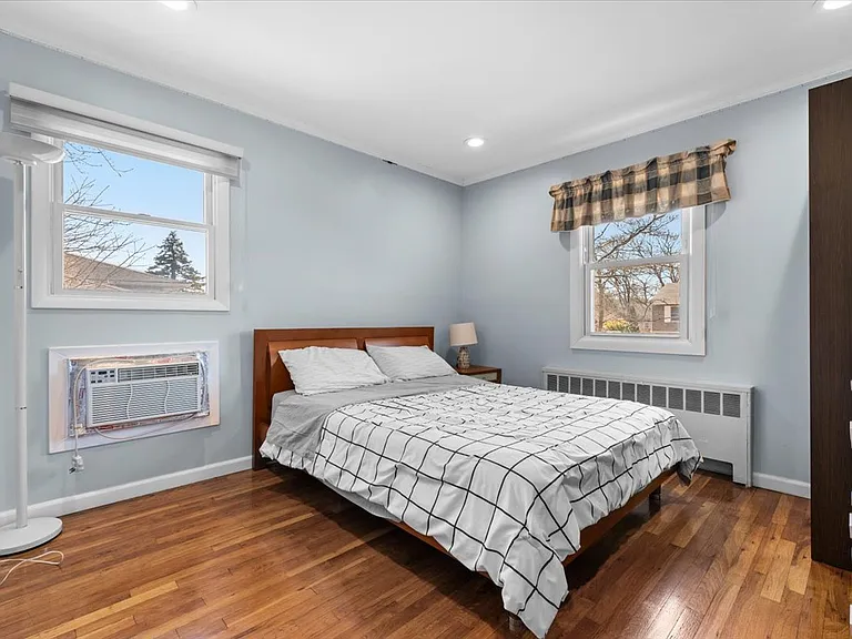 20 Pickwick Dr W — Photo 8