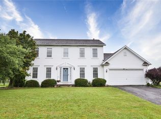 44 Hutton Cir, Churchville, NY 14428