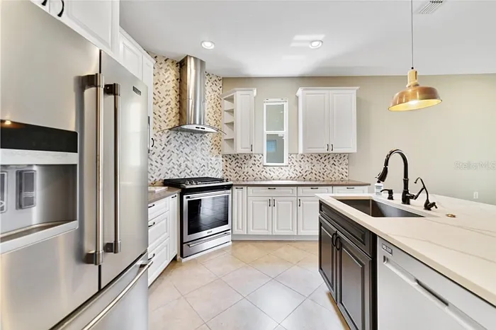 15601 Bay Vista Dr — Photo 3