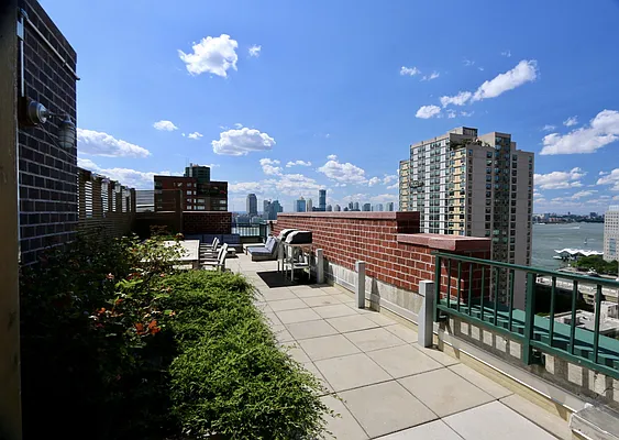 Rented by Compass | media 18