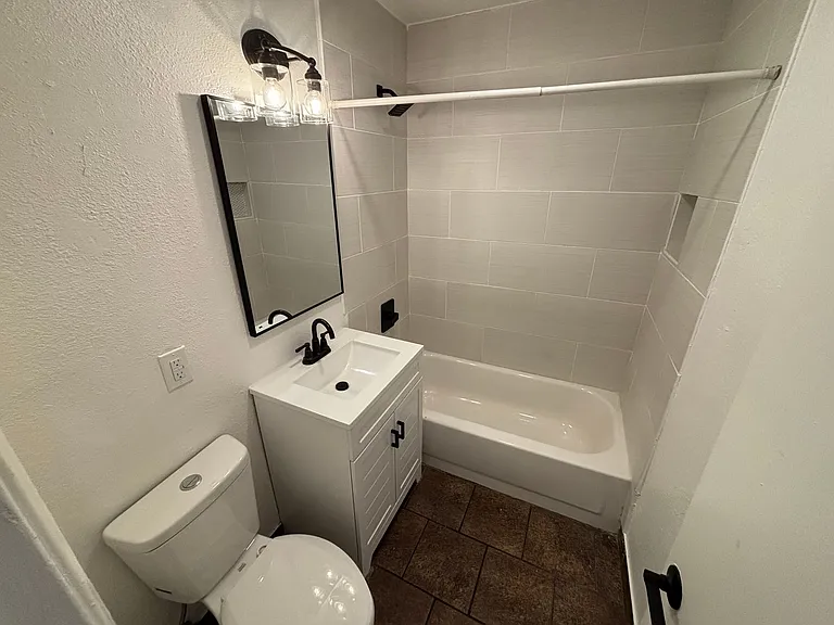 239 W Philadelphia Ave #6 — Photo 5