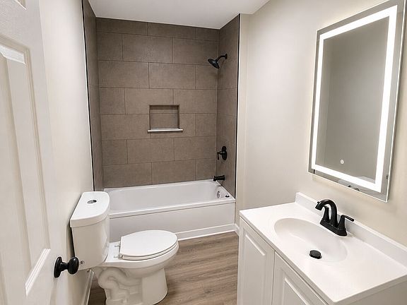 4th image of 107 Benjamin St