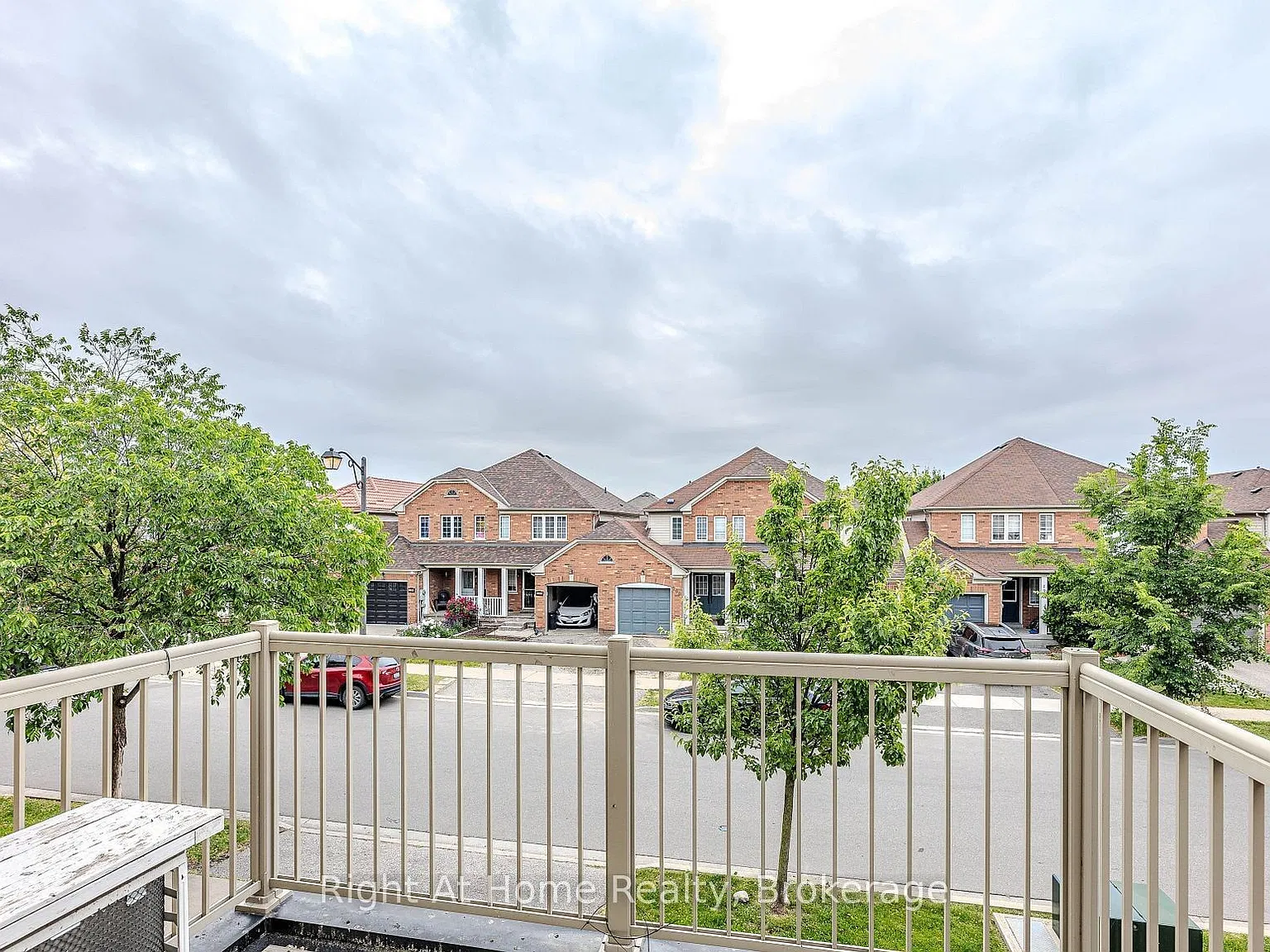 165 Hampshire Way — Photo 3