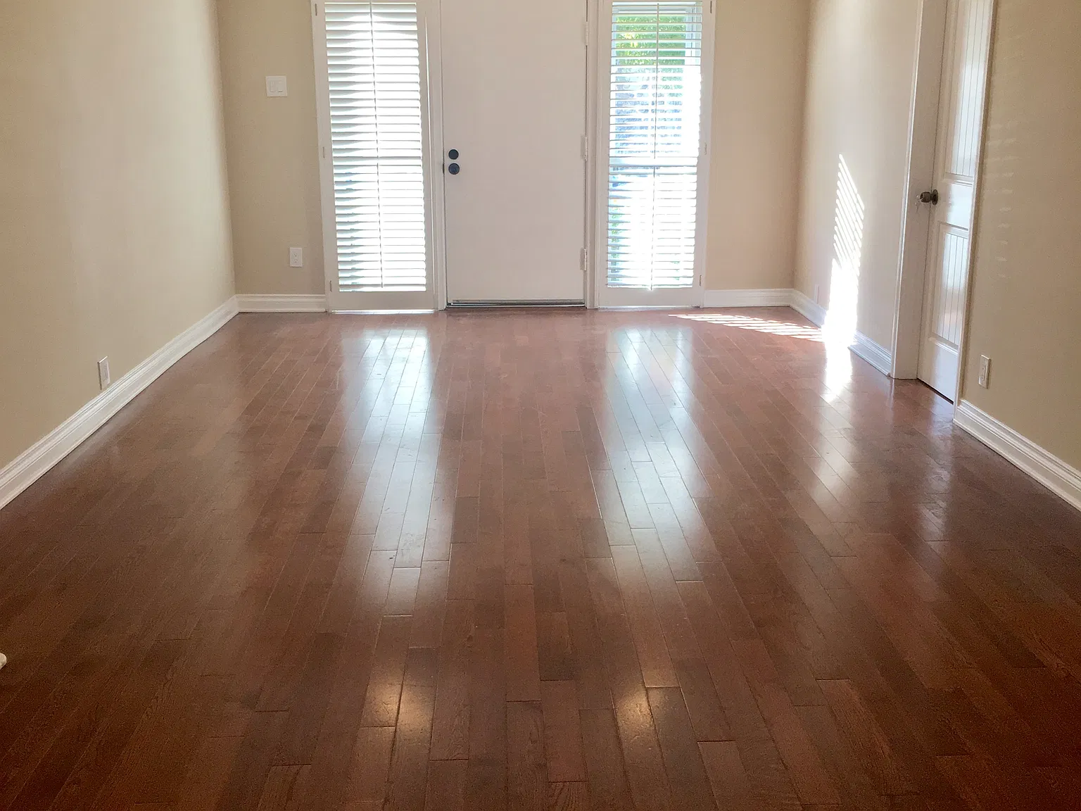 6010 S Harcourt Ave — Photo 2