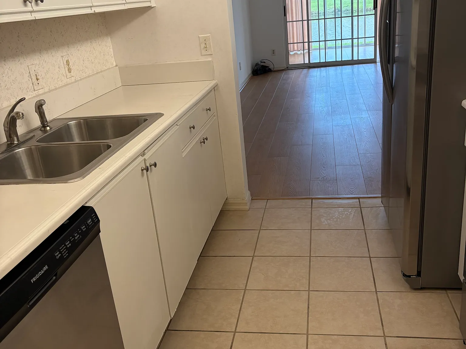 2 bed, 1356 sqft, $1,900 — Photo 4