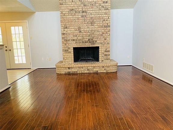 3rd image of 8821 Camfield Way