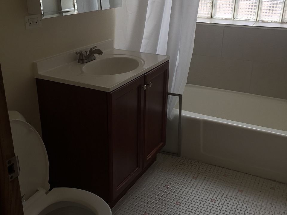 1st image of 6556 N Northwest Hwy APT 1