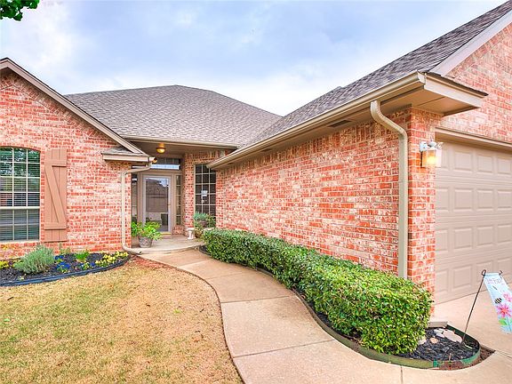 2nd image of 14116 Glen Oaks Pl