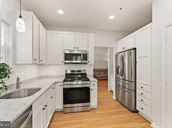 1515 N Point Dr APT 103, Reston, VA 20194