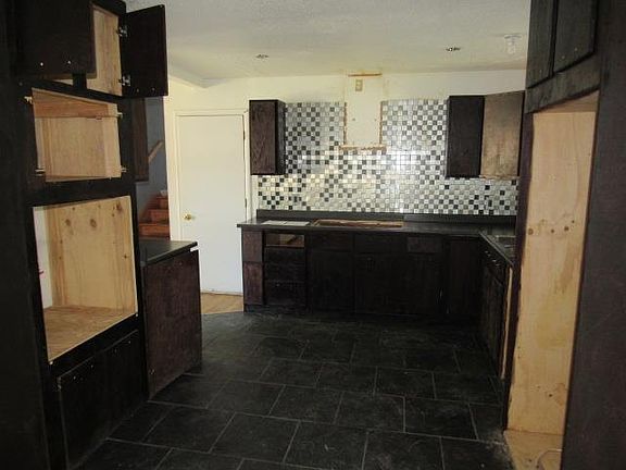 5th image of 11712 Fuller Ave