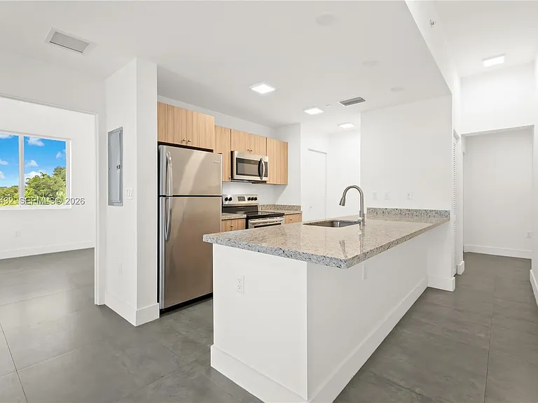 2010 SW 25th Ter #305 — Photo 11