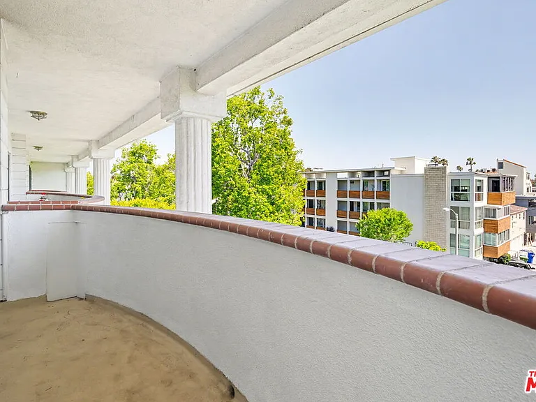 521 Montana Ave #301 — Photo 10