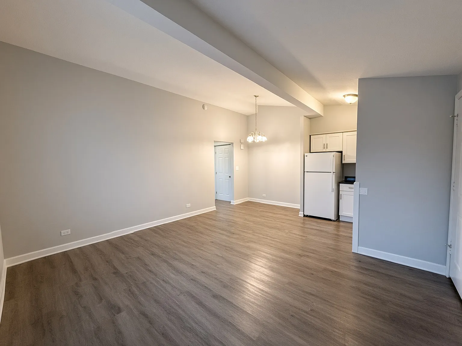 1 bed, 700 sqft, $1,200 — Photo 2