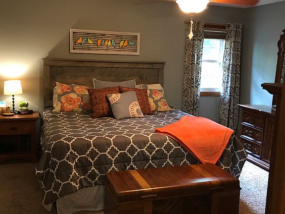 Master ensuite, walk-in clos