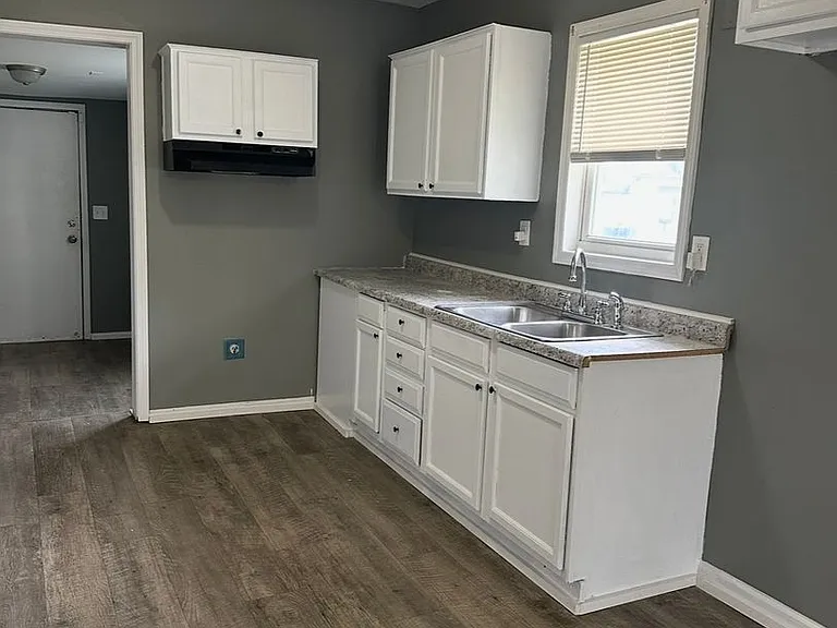 1539 Topping Ave — Photo 3