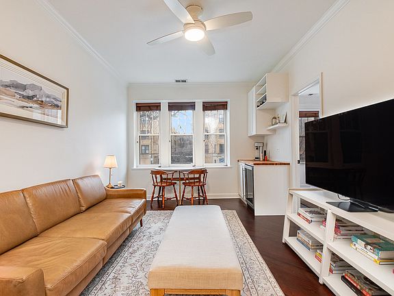 3rd image of 2121 N Kedzie Blvd APT 1W