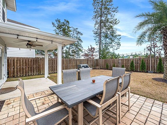 4th image of 396 This Way