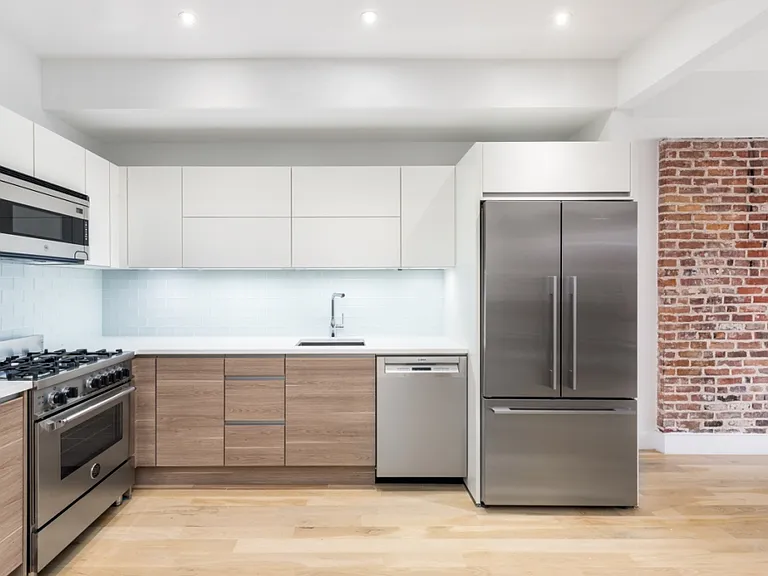 67 Jefferson Ave #2 — Photo 4