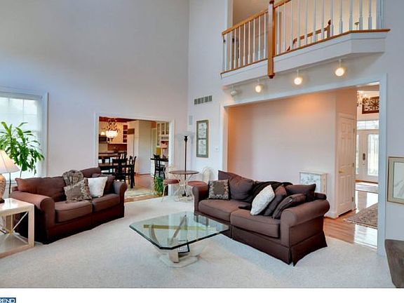 4th image of 904 Saddlebrook Dr