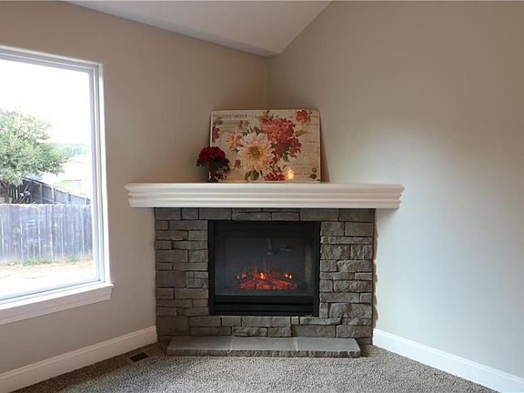 4th image of 2212 Bateley St