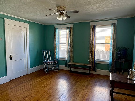 3rd image of 250 Conway St