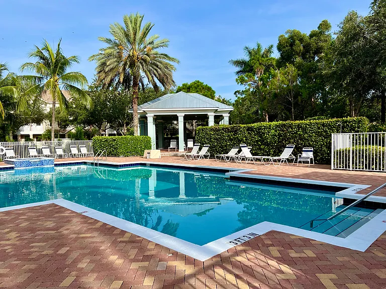 146 W Thatch Palm Cir — Photo 17